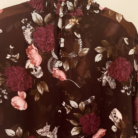 Torrid Chiffon Smocked Neck Sheer Top Floral, Skulls, Birds, Snakes Sz 4X - Picture 4 of 11